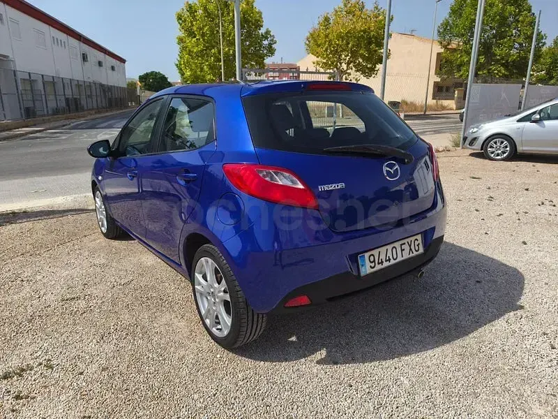 Usado Mazda 2 Sportive 103 CV (75 kW) 2007 Azul Utilitario
