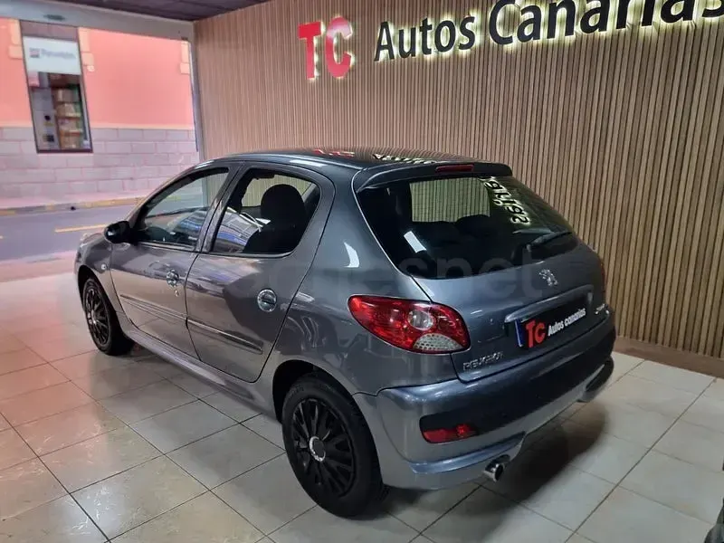 Usado Peugeot 206 75 CV (55 kW) 2010 Gris / plata Berlina
