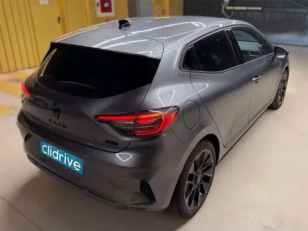 Usado Renault Clio V Esprit Alpine 143 CV (105 kW) 2023 Gris Berlina