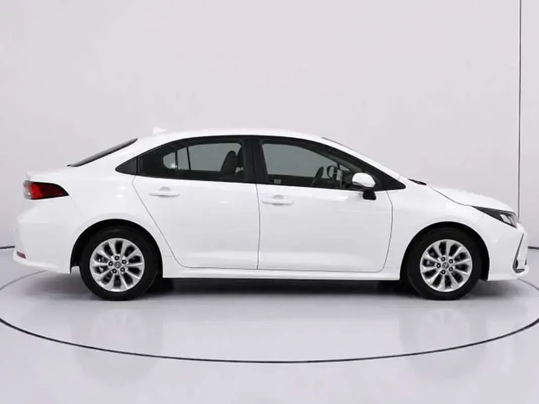Usado Toyota Corolla 125 CV (91 kW) 2023 Blanco Berlina