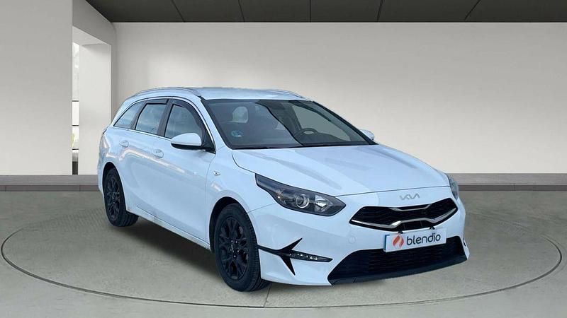 Usado Kia Ceed 120 CV (88 kW) 2022 Blanco Utilitario