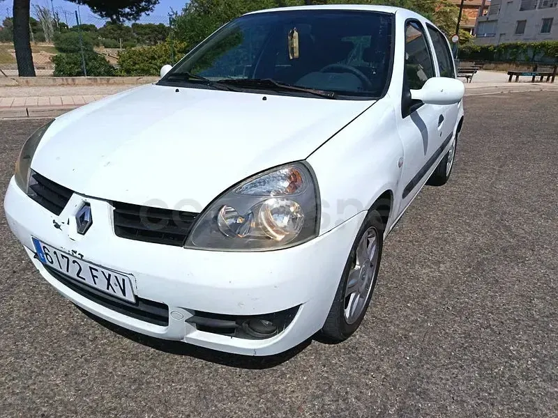 Usado Renault Clio II Authentique 70 CV (51 kW) 2007 Blanco Berlina