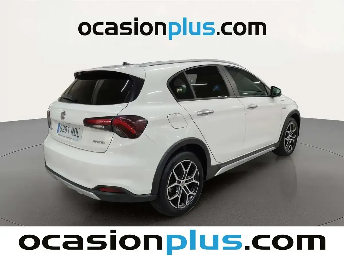 Usado Fiat Tipo Cross 130 CV (95 kW) 2023 Blanco Berlina