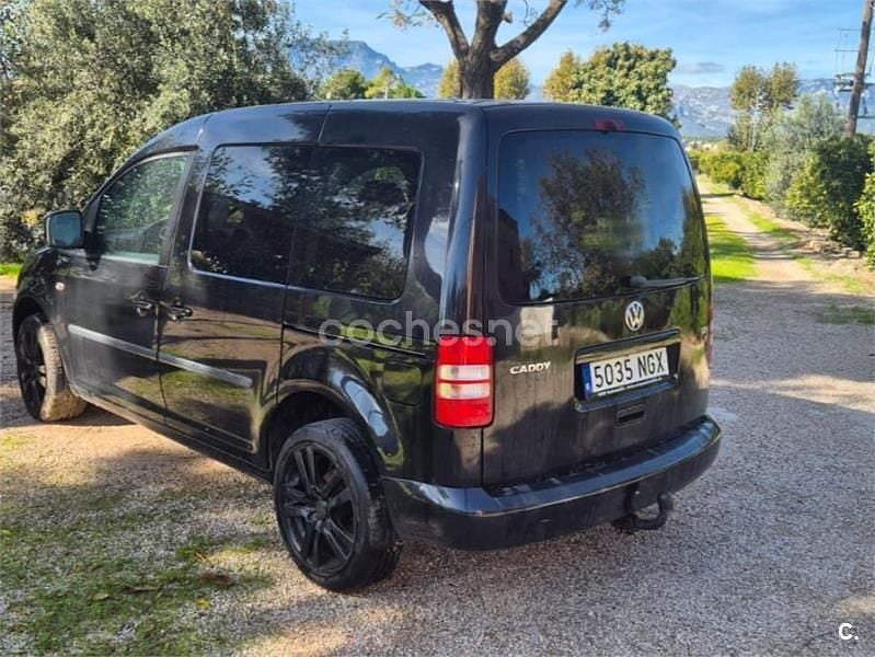 Usado VW Caddy Comfortline 102 CV (75 kW) 2011 Negro Monovolumen