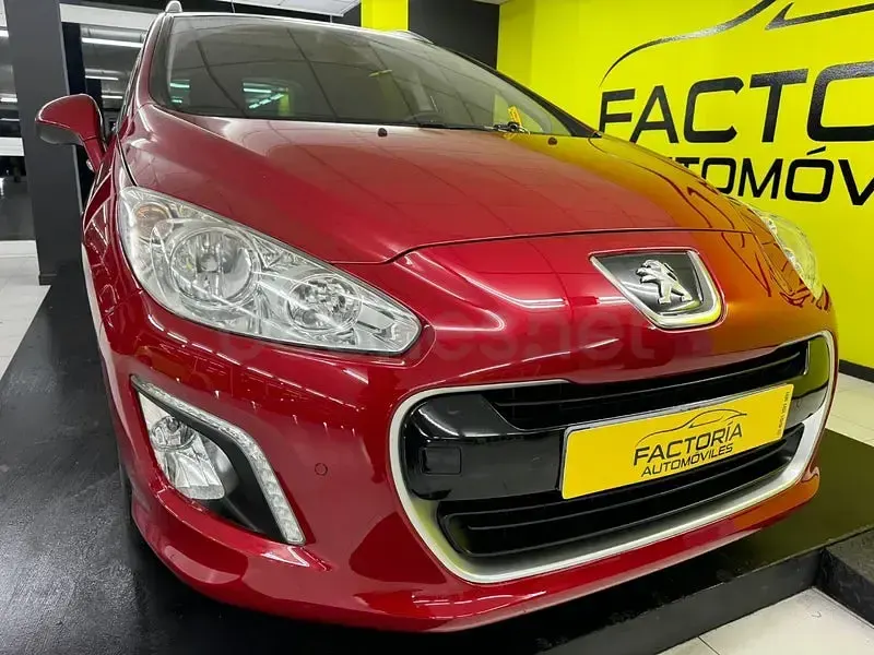 Usado Peugeot 308 SW Active 112 CV (82 kW) 2013 Granate Familiar