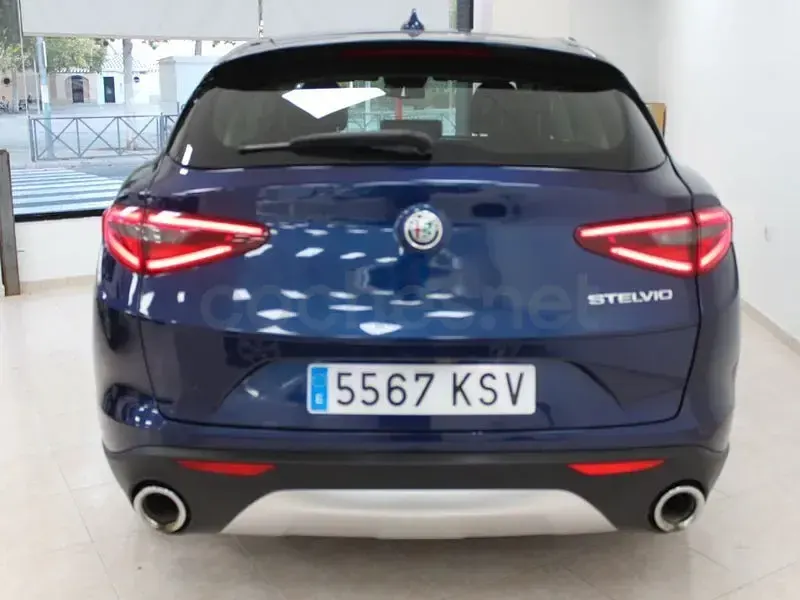 Usado Alfa Romeo Stelvio Executive 190 CV (139 kW) 2019 Azul SUV