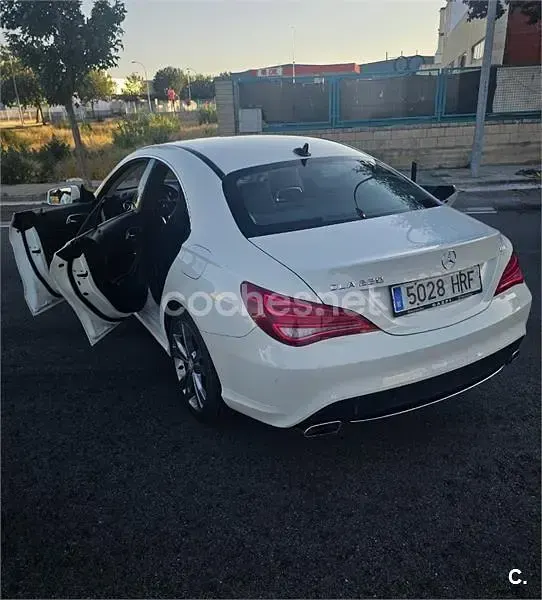 Usado Mercedes CLA220 Urban 170 CV (125 kW) 2013 Blanco Coupe