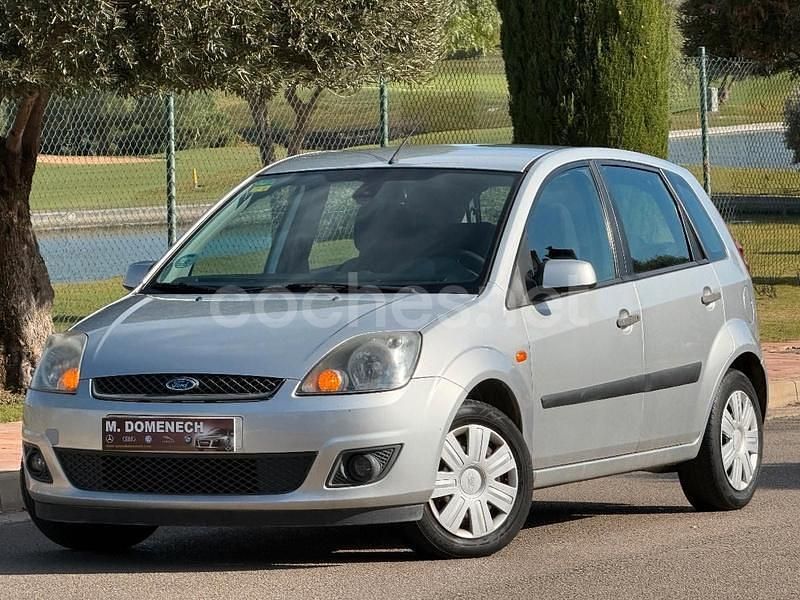 Usado Ford Fiesta Ghia 80 CV (58 kW) 2006 Gris / plata Berlina