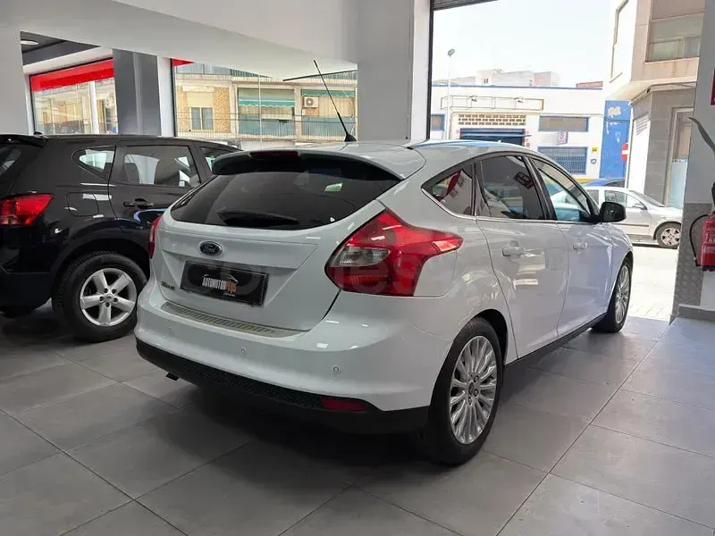 Usado Ford Focus Titanium 115 CV (84 kW) 2012 Blanco Berlina