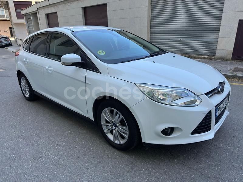 Blanco Usado 2012 Ford Focus Trend Berlina | 8900 € (Un poco caro) - Imagen 1/4