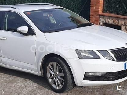 Blanco Usado 2019 Skoda Octavia Ambition Familiar | 7700 € - Imagen 1/4