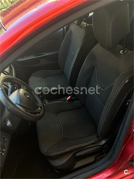 Usado Renault Clio IV Dynamique 90 CV (66 kW) 2015 Rojo Berlina