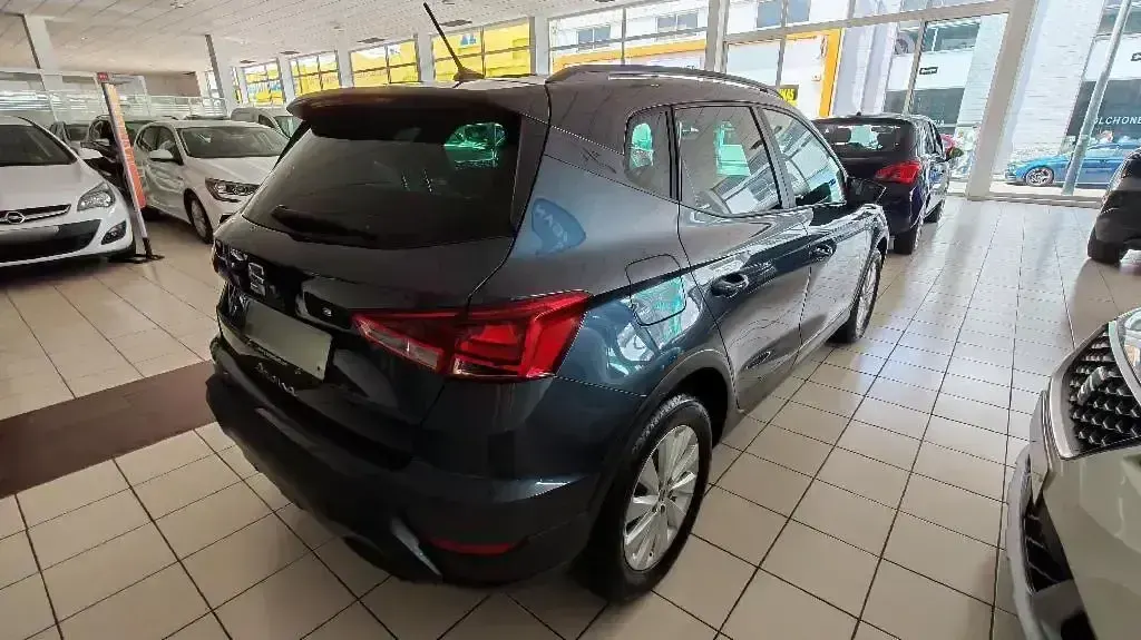 Usado Seat Arona Style 115 CV (84 kW) 2025 Gris SUV