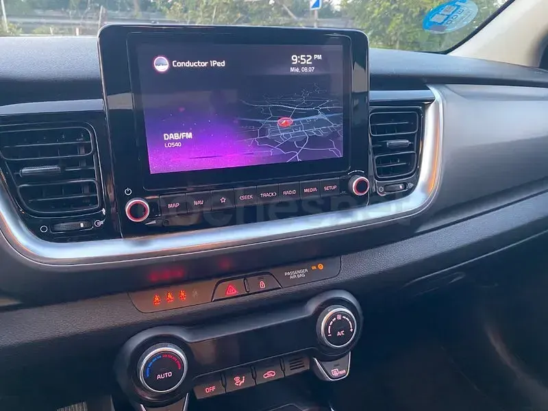 Usado Kia Stonic 100 CV (73 kW) 2022 Blanco SUV