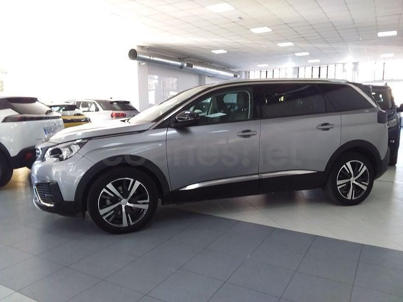Usado Peugeot 5008 Allure 130 CV (95 kW) 2020 Gris / plata SUV