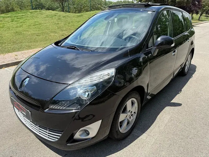 Usado Renault Grand Scénic Dynamique 130 CV (95 kW) 2010 Negro Monovolumen