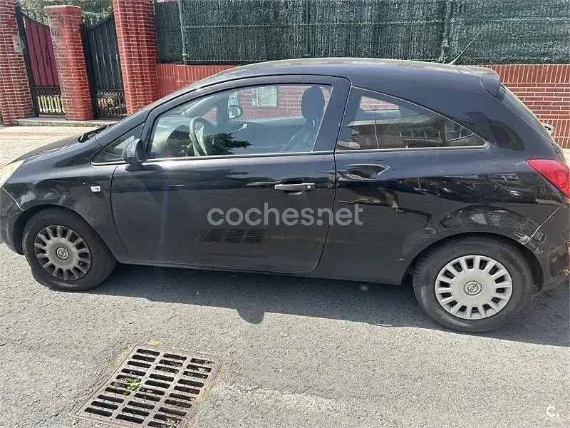 Usado Opel Corsa Enjoy 80 CV (58 kW) 2009 Negro Utilitario