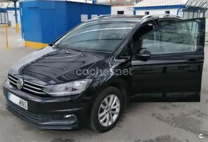 Usado VW Touran Advance 115 CV (84 kW) 2017 Negro Monovolumen