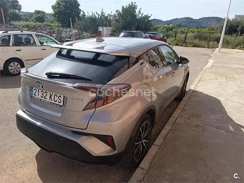 Usado Toyota C-HR Advance 122 CV (89 kW) 2017 Gris / plata SUV