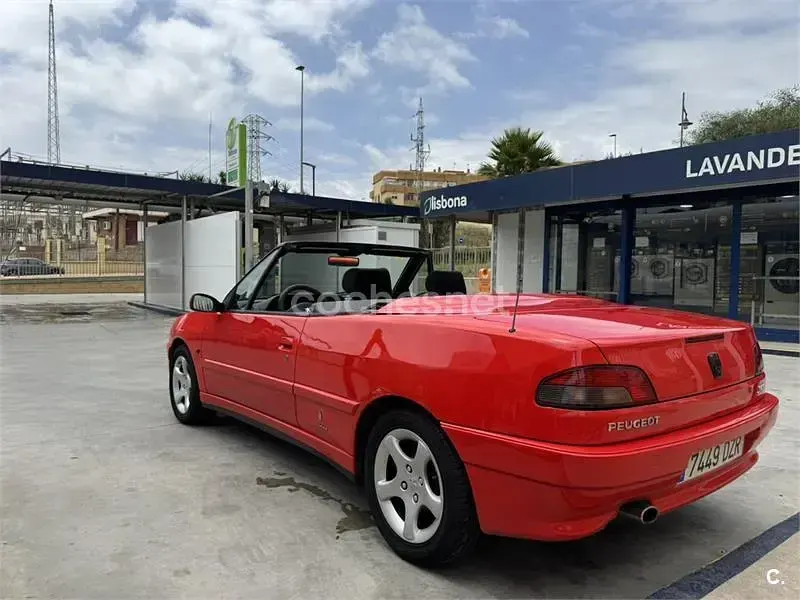 Usado Peugeot 306 Cabriolet 135 CV (99 kW) 1999 Rojo Descapotable