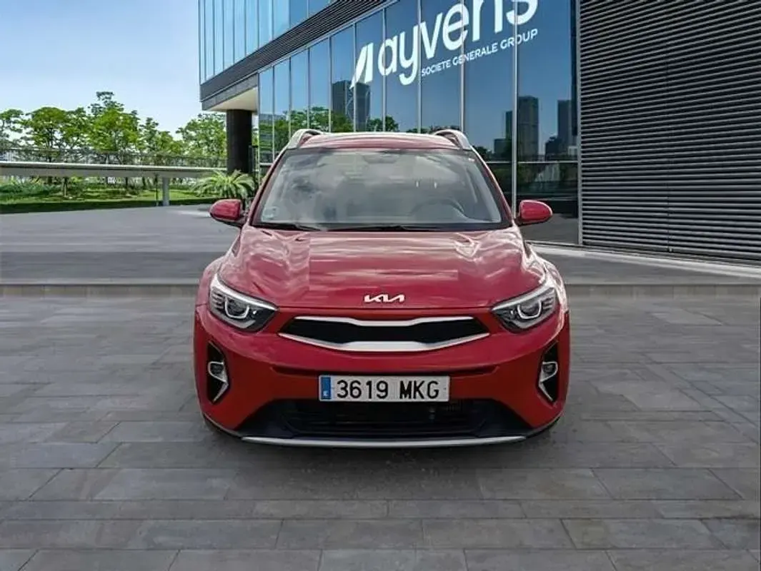 Usado Kia Stonic 101 CV (74 kW) 2023 Amarillo SUV