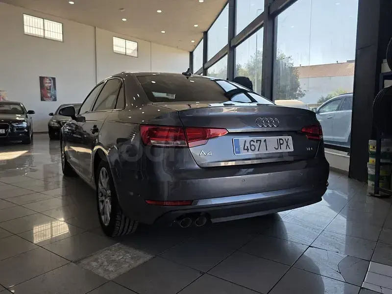 Usado Audi A4 Advanced 190 CV (139 kW) 2016 Gris / plata Berlina