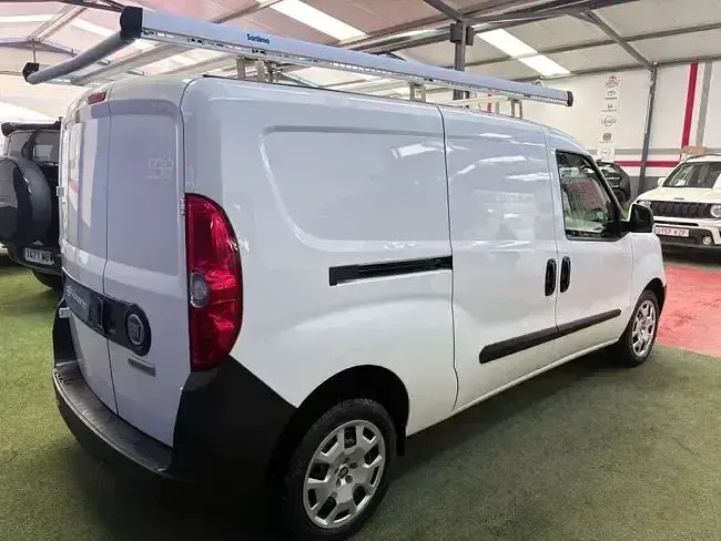 Usado Fiat Doblò 95 CV (69 kW) 2021 Blanco Monovolumen
