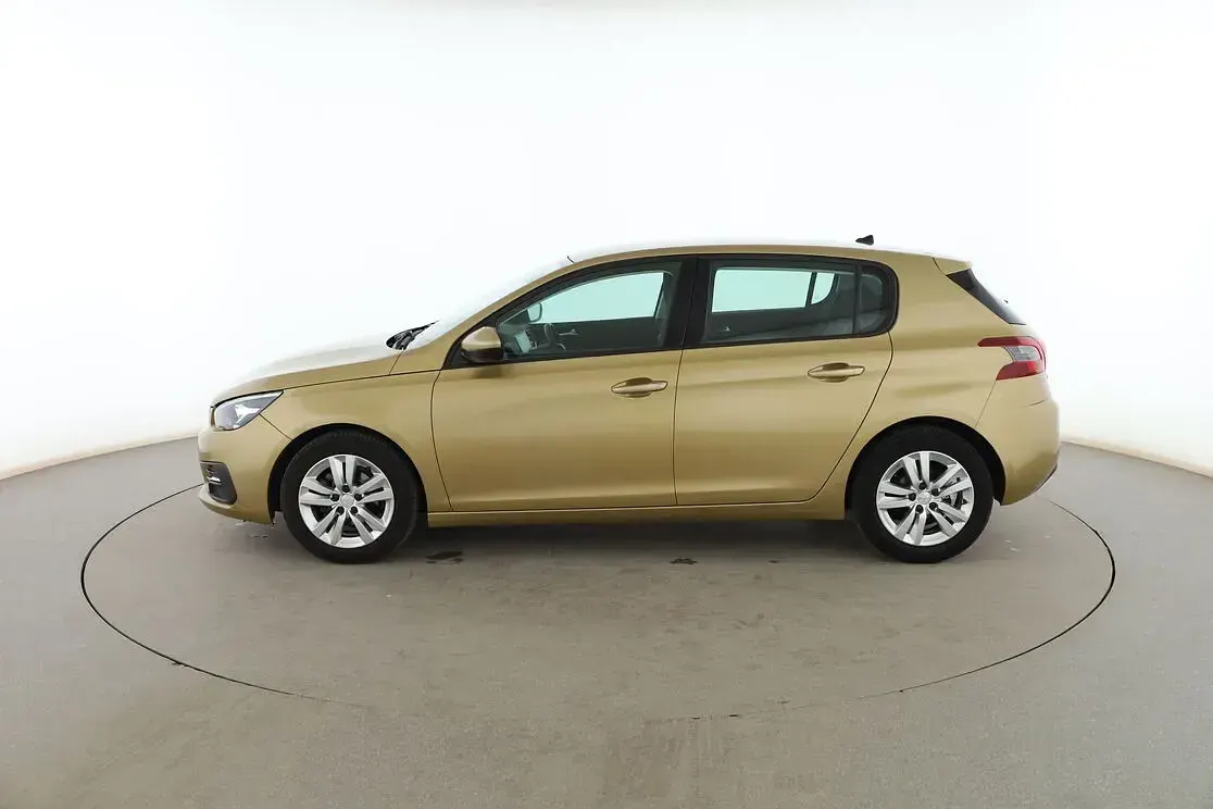 Usado Peugeot 308 Active 100 CV (73 kW) 2018 Beige Berlina