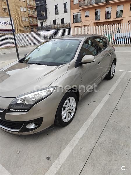 Usado Renault Mégane Dynamique 110 CV (80 kW) 2012 Beige Berlina