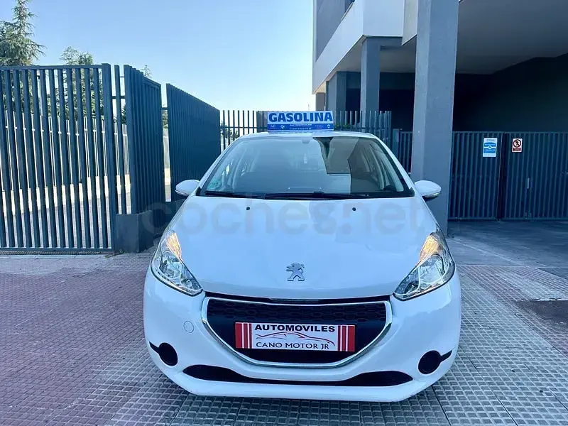 Usado Peugeot 208 Active 82 CV (60 kW) 2014 Blanco Utilitario