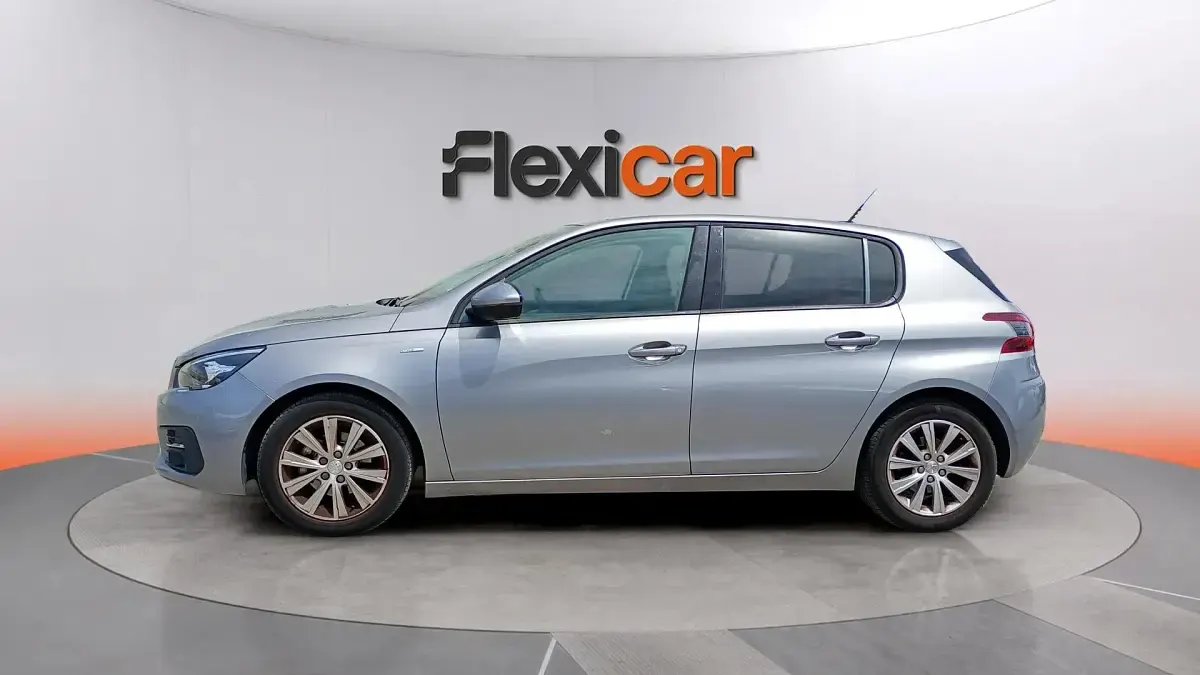 Usado Peugeot 308 Allure 131 CV (96 kW) 2018 Gris Berlina