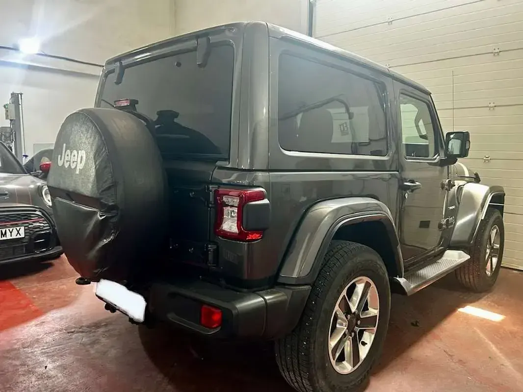 Usado Jeep Wrangler Sahara 200 CV (147 kW) 2019 Gris SUV