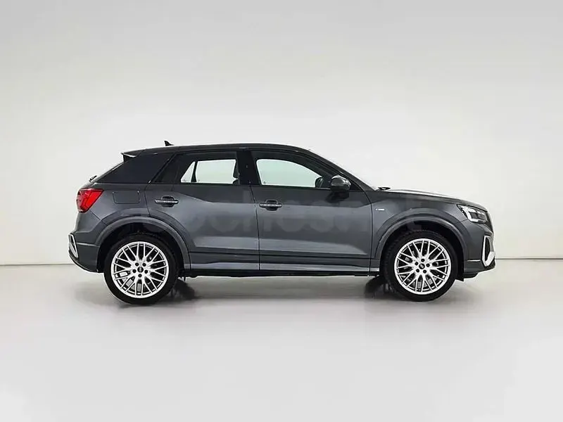 Usado Audi Q2 Black Edition 150 CV (110 kW) 2025 Gris SUV
