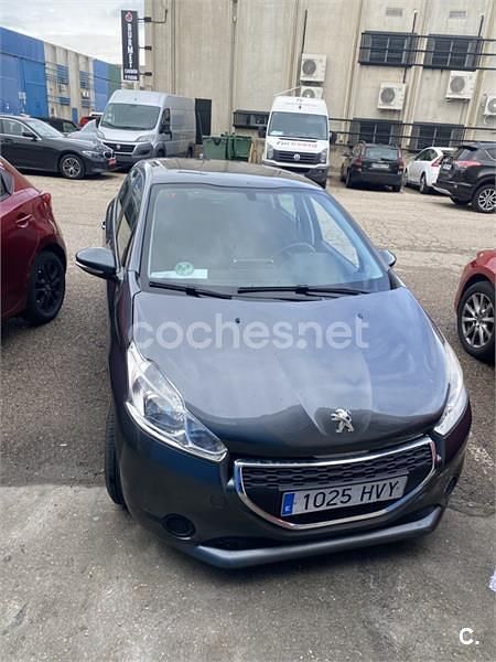 Usado Peugeot 208 Access 82 CV (60 kW) 2014 Negro Utilitario
