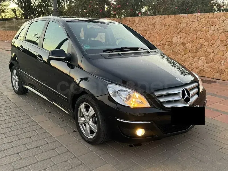Usado Mercedes B200 136 CV (100 kW) 2011 Negro Utilitario