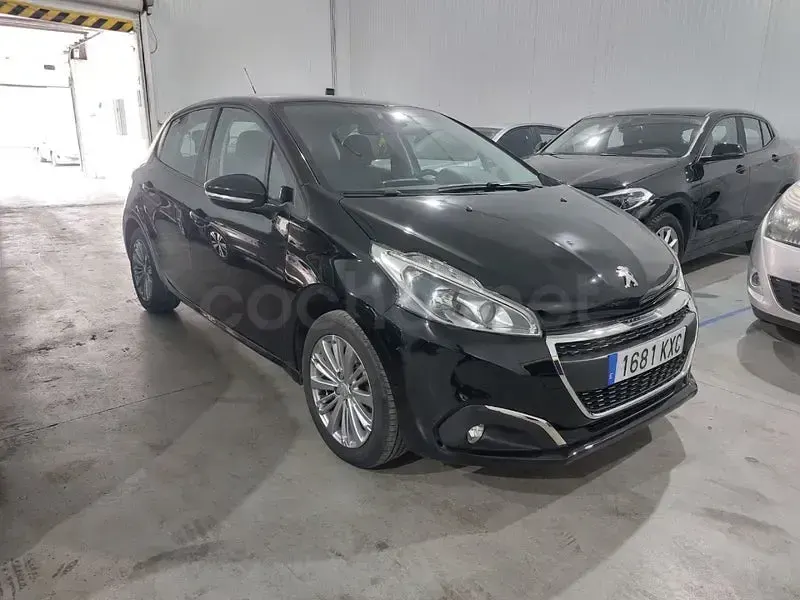 Usado Peugeot 208 Active 82 CV (60 kW) 2019 Negro Utilitario