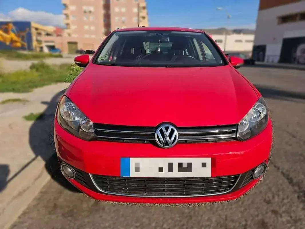Usado VW Golf VI 110 CV (80 kW) 2009 Rojo Berlina
