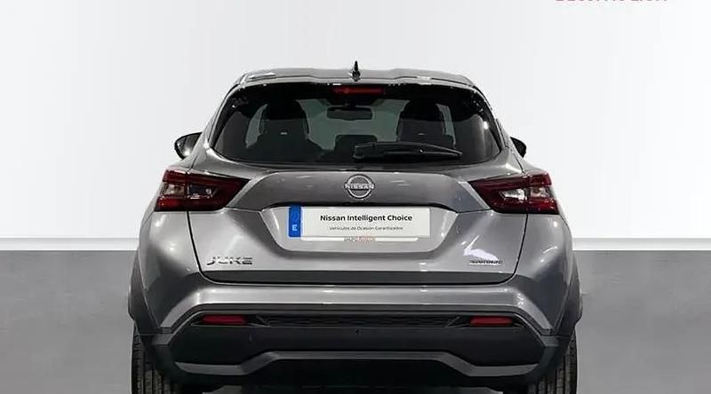 Usado Nissan Juke Tekna 143 CV (105 kW) 2022 Gris con techo negro negro SUV