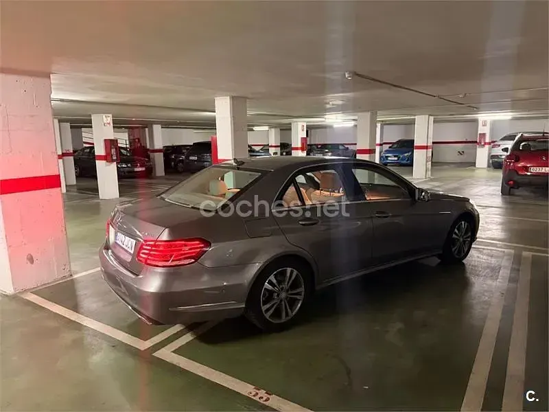 Usado Mercedes E250 Avantgarde 204 CV (150 kW) 2015 Gris / plata Berlina