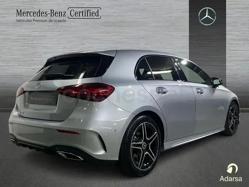 Usado Mercedes A180 136 CV (100 kW) 2025 Gris / plata Berlina