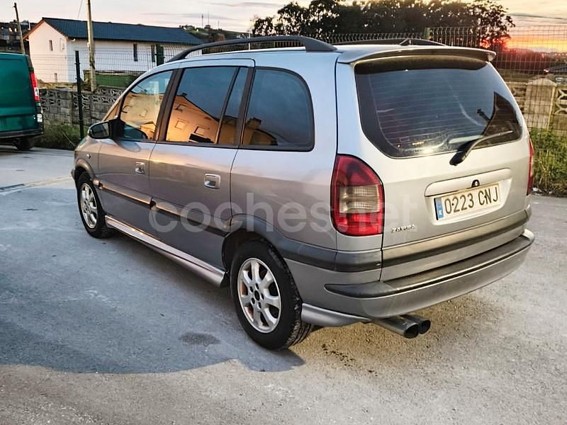 Usado Opel Zafira Club 100 CV (73 kW) 2003 Gris / plata Monovolumen