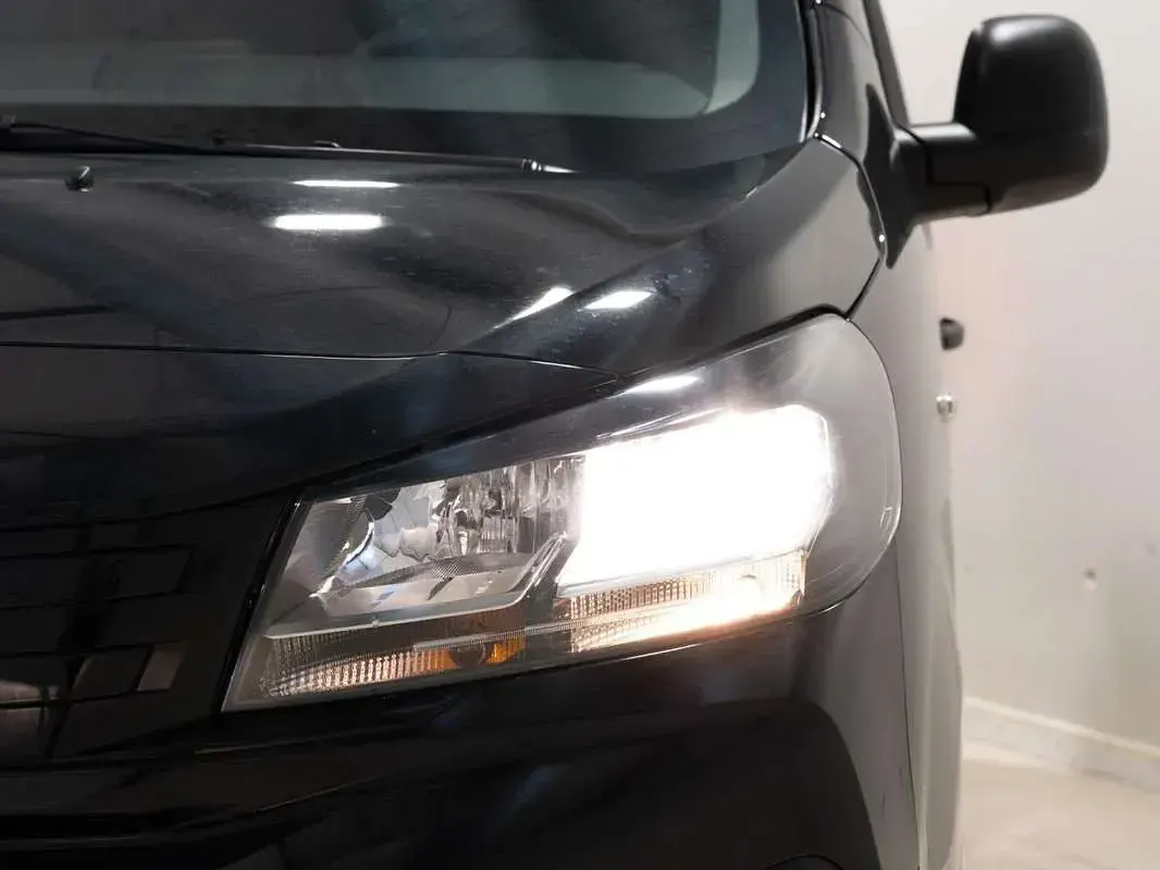 Usado Peugeot Expert S 120 CV (88 kW) 2025 Negro Van