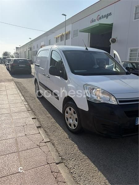 Usado Citroën Berlingo XTR 100 CV (73 kW) 2016 Blanco Monovolumen