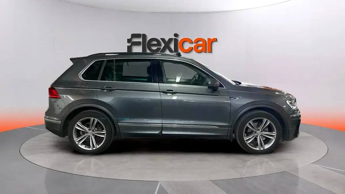 Usado VW Tiguan Sportline 150 CV (110 kW) 2019 Gris SUV