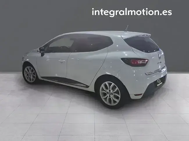 Usado Renault Clio Zen 89 CV (65 kW) 2016 Blanco