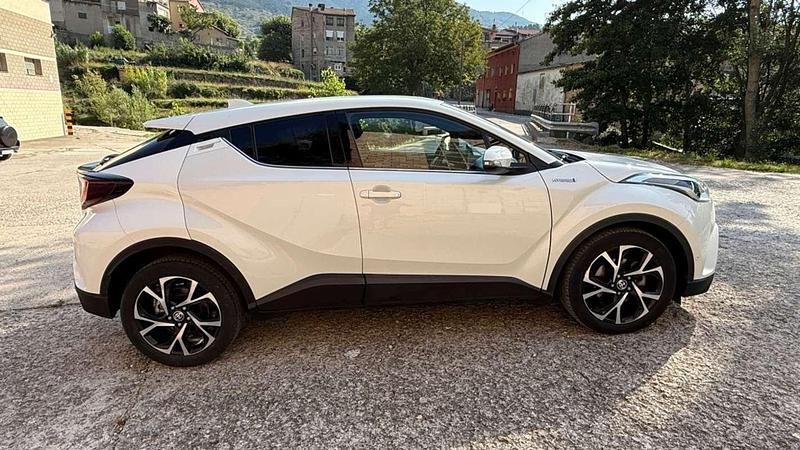Usado Toyota C-HR Advance 122 HP (89 kW) 2017 Branco SUV