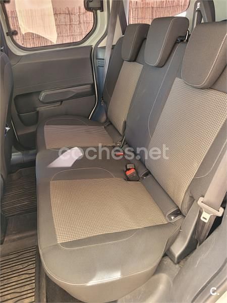 Usado Ford Tourneo Courier Trend 125 CV (91 kW) 2024 Verde Monovolumen