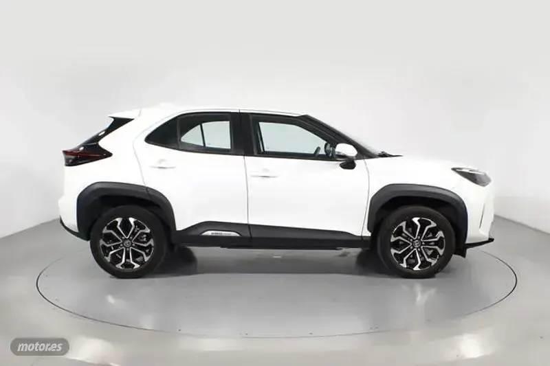 Usado Toyota Yaris Cross Active 116 CV (85 kW) 2023 Blanco SUV