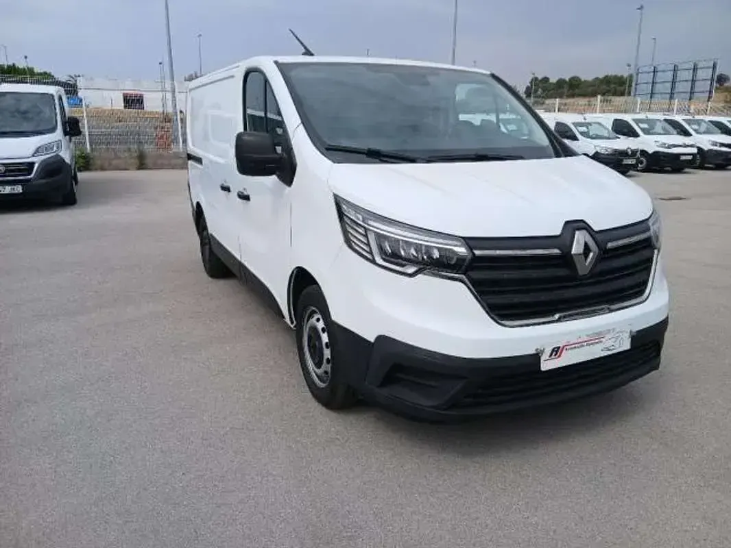 Usado Renault Trafic 131 CV (96 kW) 2024 Blanco Monovolumen