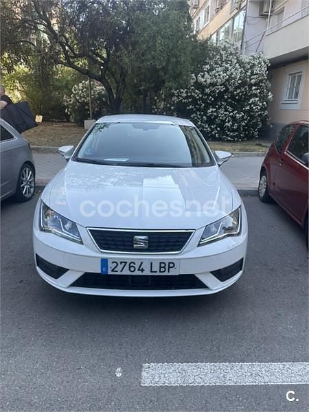 Usado Seat Leon Style 130 CV (95 kW) 2019 Blanco Berlina